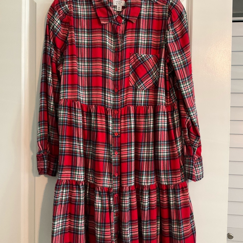 Crown & Ivy Red Black Tiered Long Sleeve Dress